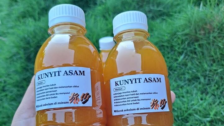 Manfaat Kunyit Untuk Kesehatan: Fakta Ilmiah Atau Sekadar Cerita Leluhur? 1 Manfaat Kunyit Untuk Kesehatan Dalam Bentuk Jamu Kunyit Asam